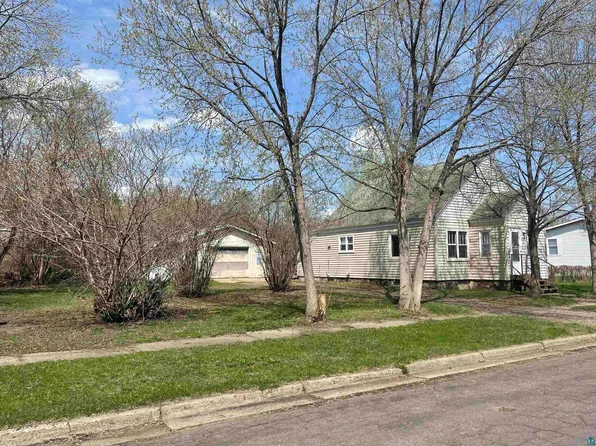 118 E Elizabeth Ave, Keewatin, MN 55753