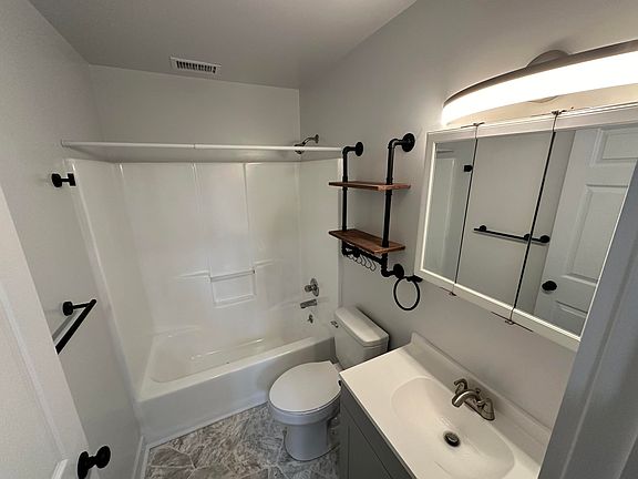 5th image of 1311 Jack Pine Way