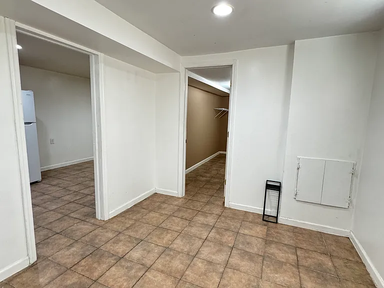 1 Beacon Pl #BASEMENT — Photo 12