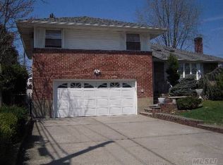 21 Leonard Rd, Syosset, NY 11791