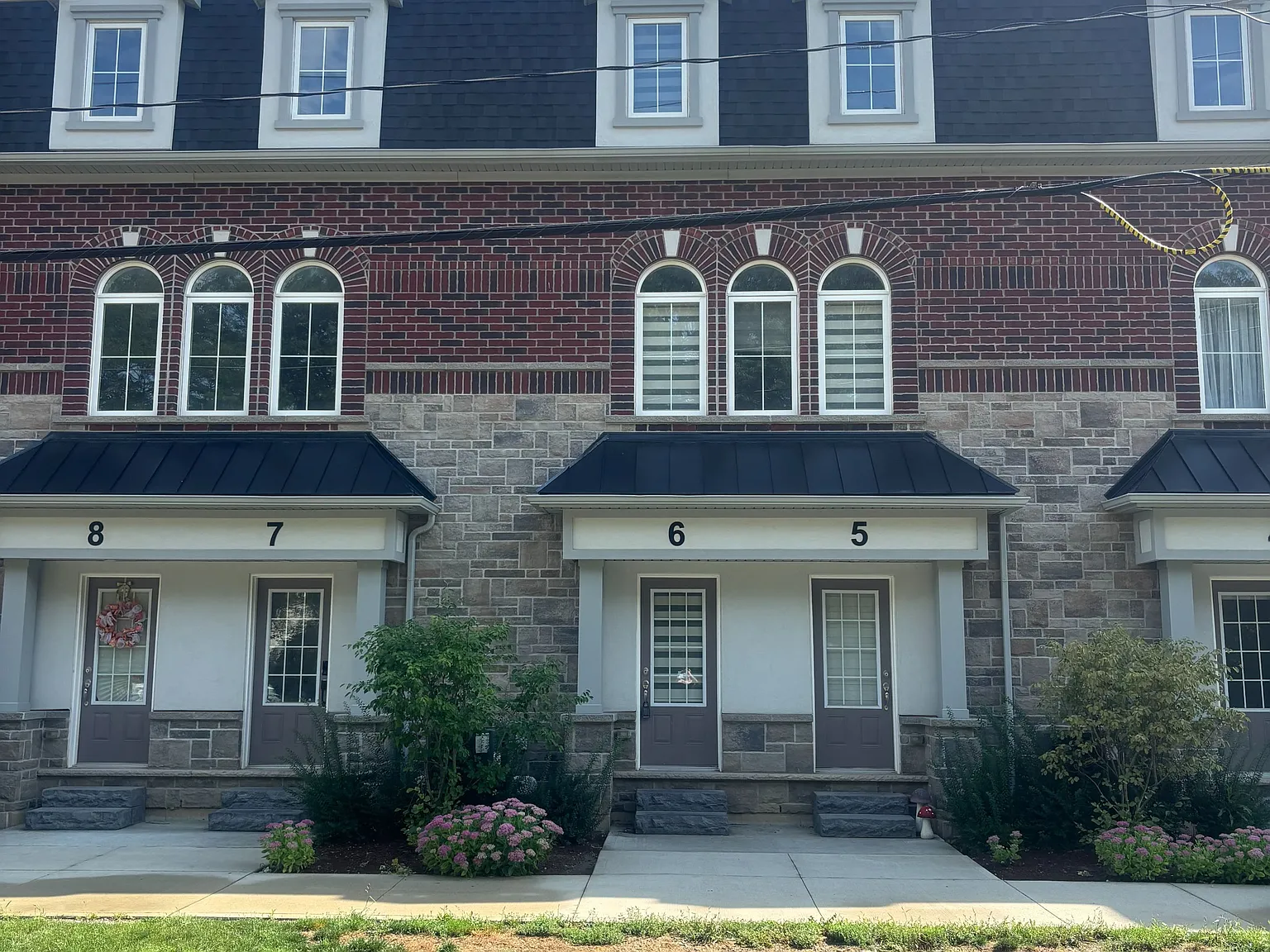 3 bed, $2,400 — Photo 1