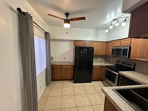 1810 E Blacklidge Dr Photo 1