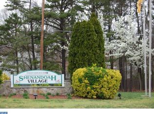 87 Hazeltop Dr, Sicklerville, NJ 08081