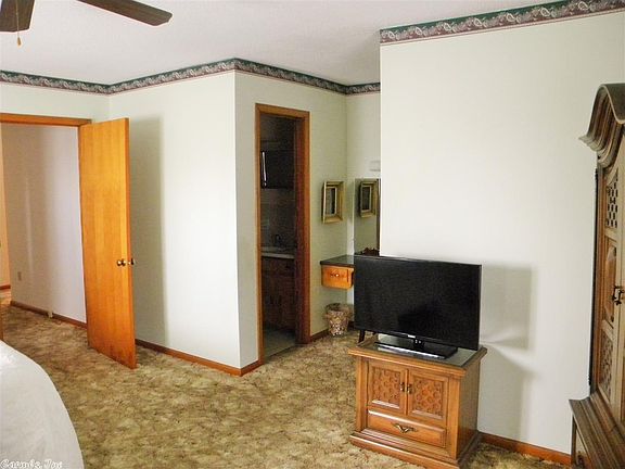5th image of 213 S Nightingale Dr