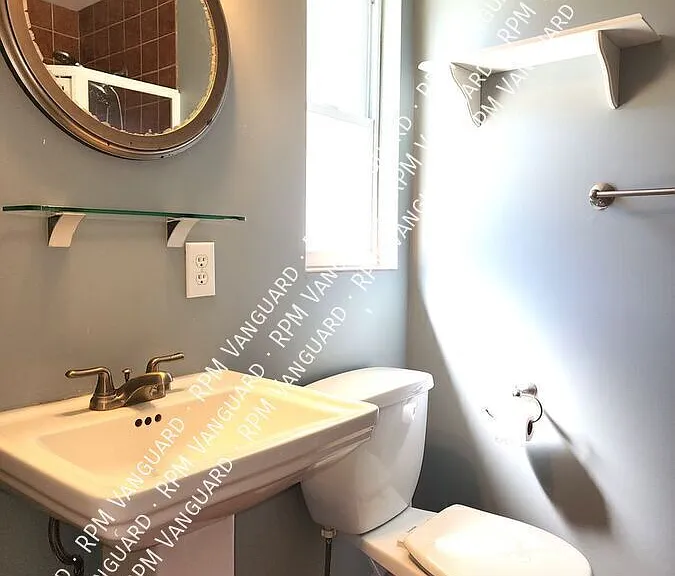 704 Carnation Dr — Photo 9