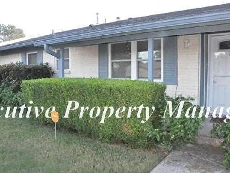 908 Deorsam Dr — Photo 1