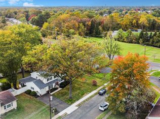 1400 Glazar Rd, Warminster, PA 18974