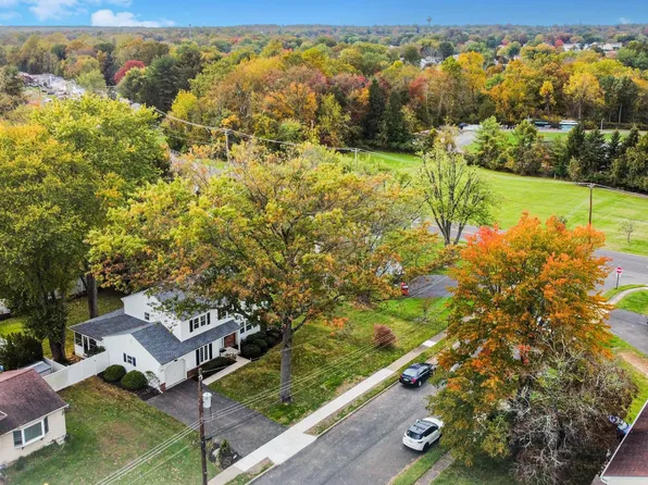 1400 Glazar Rd, Warminster, PA 18974