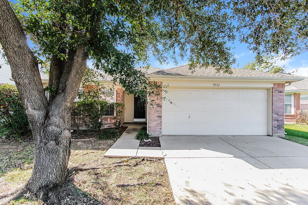 3 bed, 2.0 bath, 1618 sqft, $2,160 — Photo 1