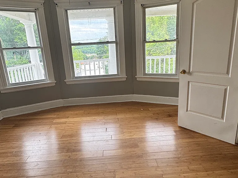 61 Ashley St #1 — Photo 2