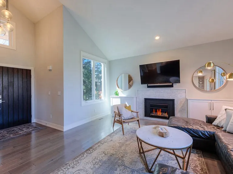 2439 Norwood Ave — Photo 6
