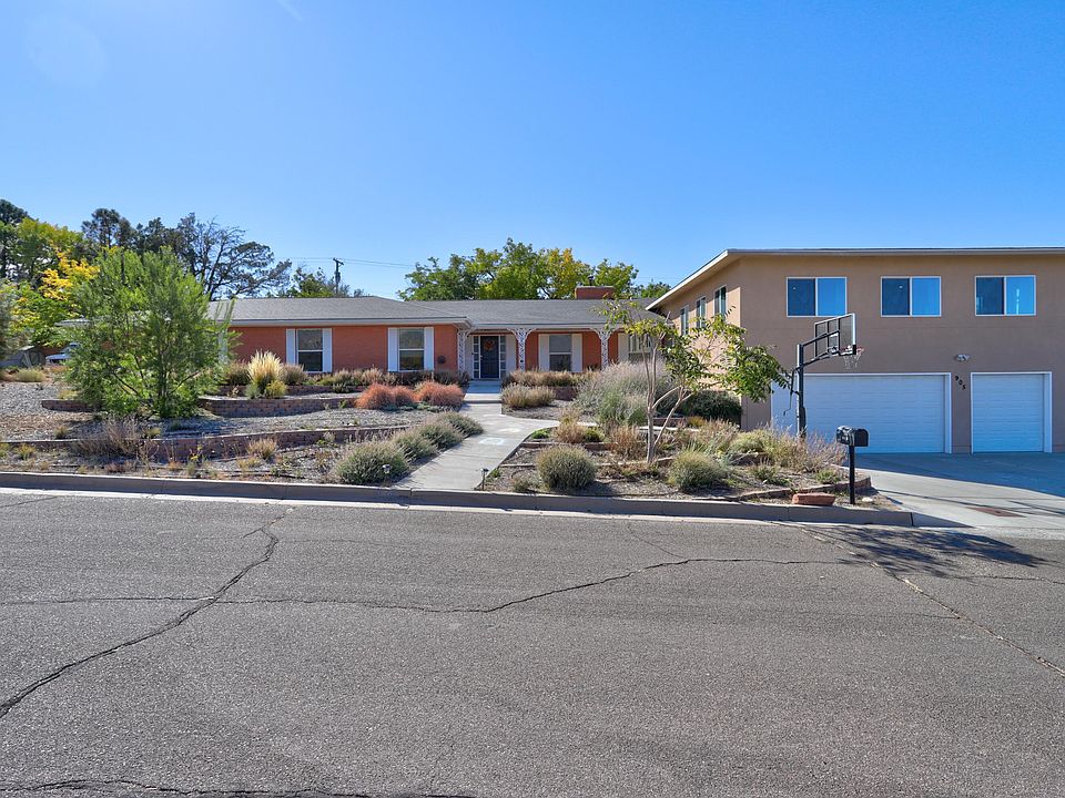 1st image of 905 Warm Sands Trl SE