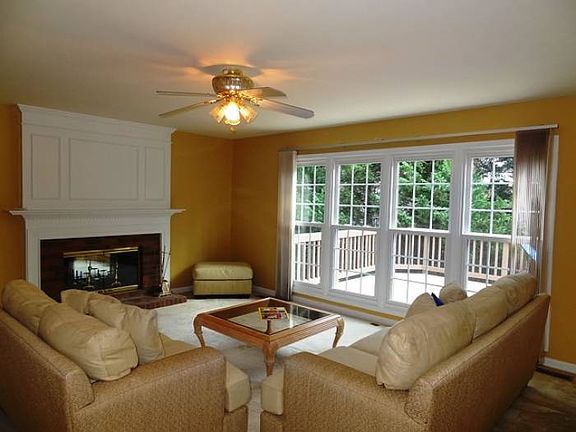 Family Room w/Fireplace