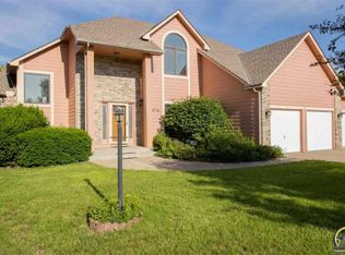 3714 SW Stonebridge Ct, Topeka, KS 66610