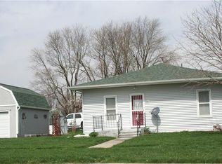 231 E Clay St, Osceola, IA 50213