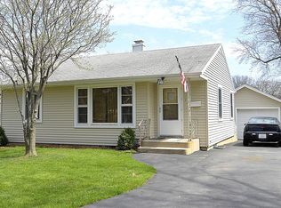 213 N Clifton Ave, Elgin, IL 60123