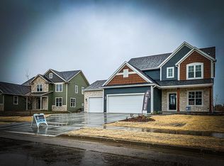 W200N4916 Tamarind Way, Menomonee Falls, WI 53051