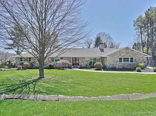 2339 Overlook Dr, Bethlehem, PA 18017