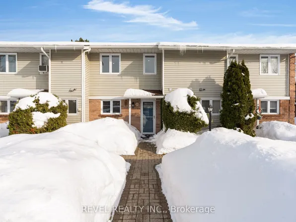 39 28th St S #13, Wasaga Beach, ON L9Z 2E4