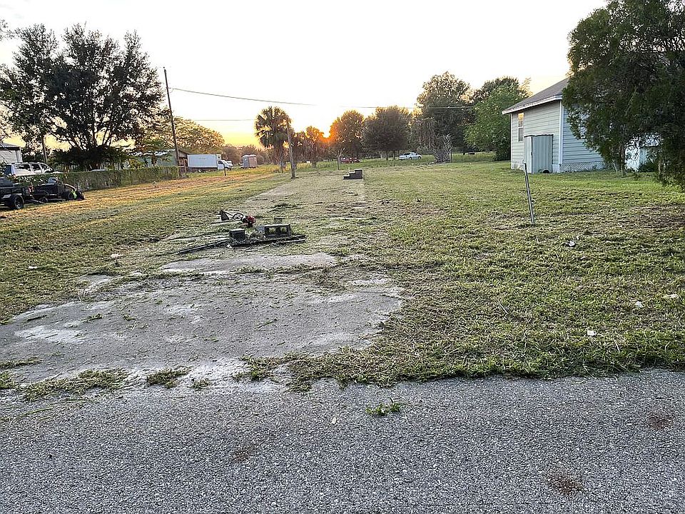 2nd image of 2325 SW Sara Ave