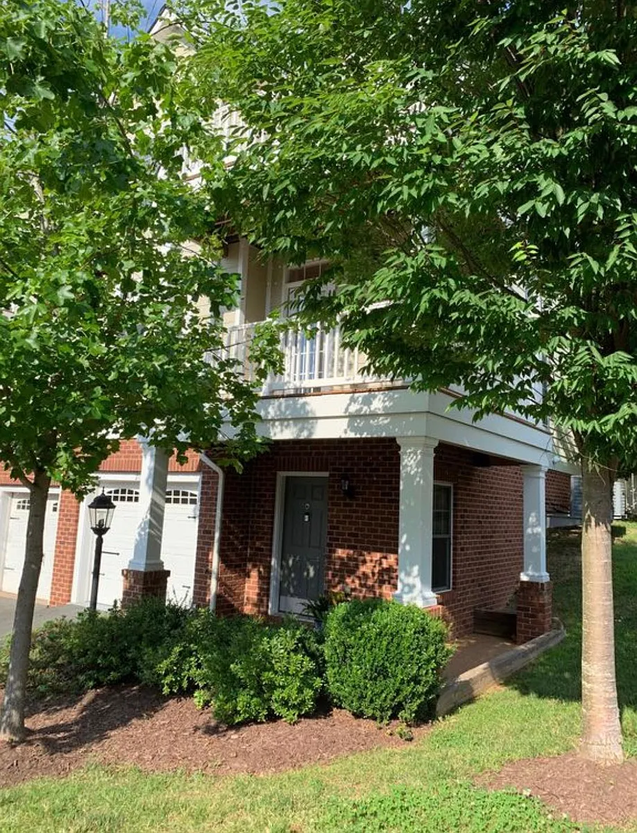 Building Photo - 2132 Saranac Ct
