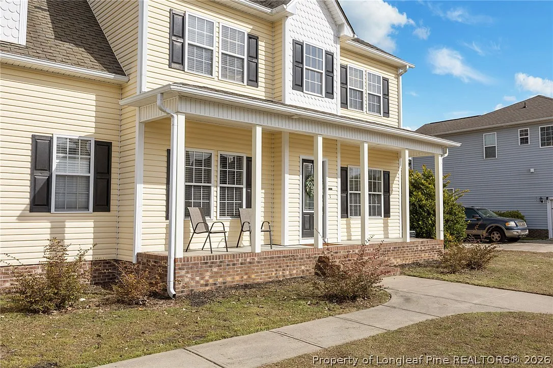 4 bed, 2.5 bath, 2121 sqft, $2,350 — Photo 3