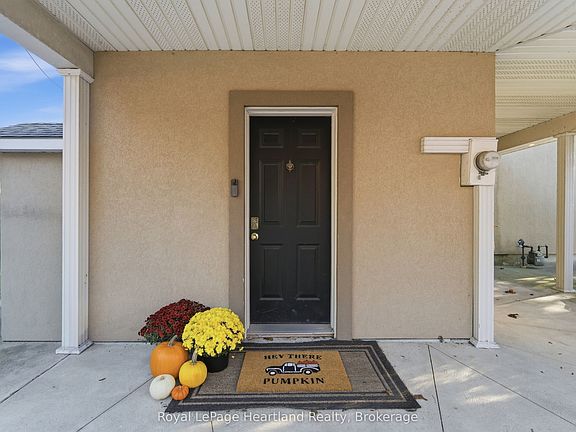 3rd image of 129 Bayfield Rd