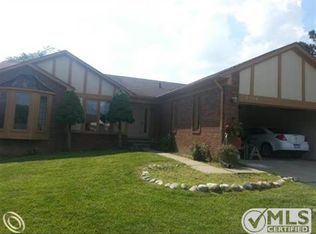 2068 Elkhorn Dr, Rochester Hills, MI 48307