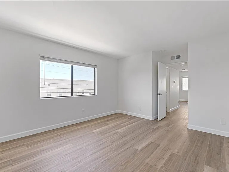 448 W Windsor Rd #6 — Photo 16