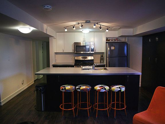 5th image of 158 Meadowlands Dr W