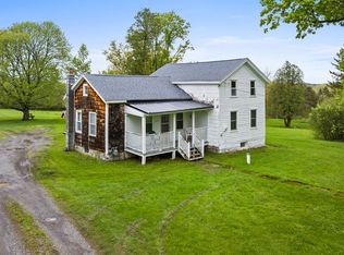 679 Crow Hill Rd, Skaneateles, NY 13152