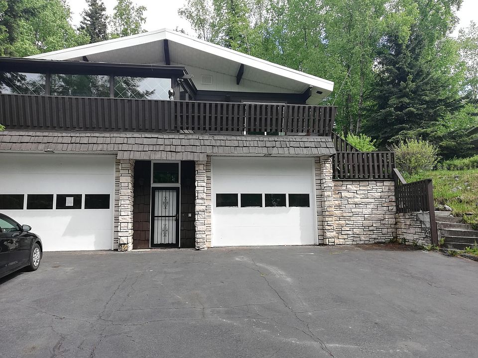 Garage on right with plenty of parking