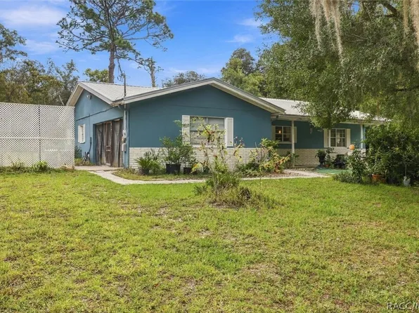 937 N McGowan Ave, Crystal River, FL 34429