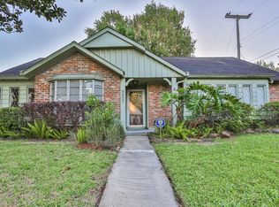 6607 Burning Tree Dr, Houston, TX 77036