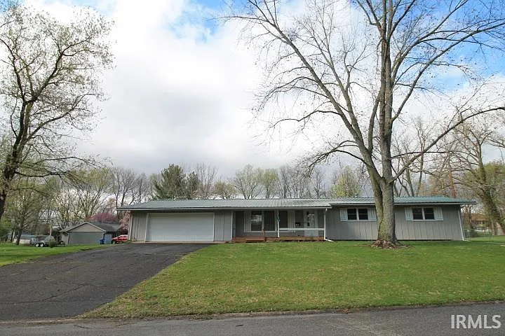 1105 Commercial Cir photo 1