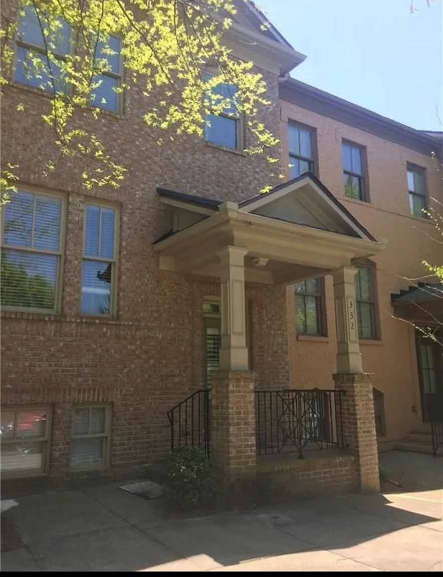 332 Suwanee Ave photo 1