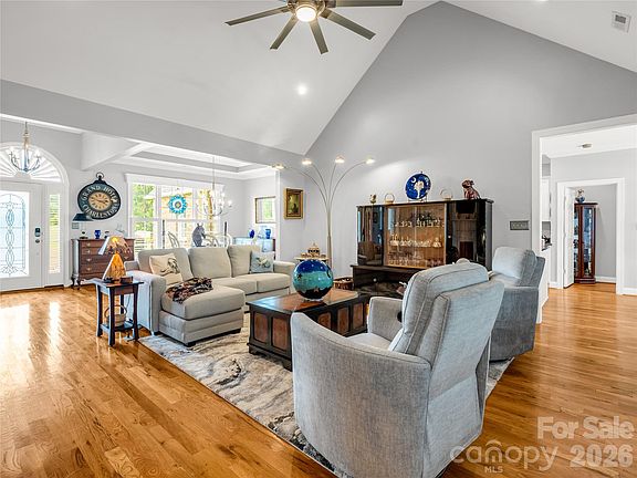 3rd image of 167 Green Meadows Dr