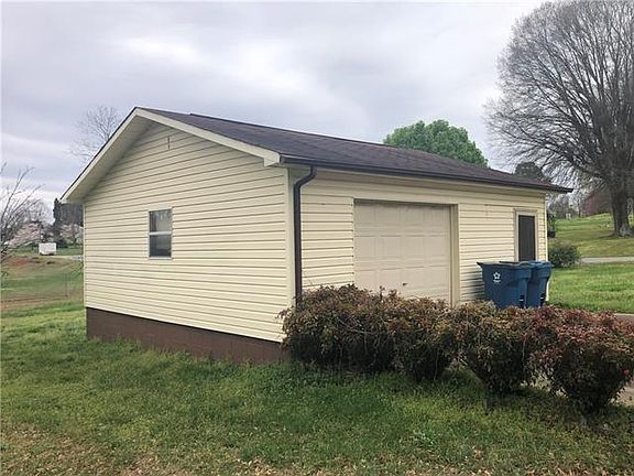5th image of 3343 E Calvin St