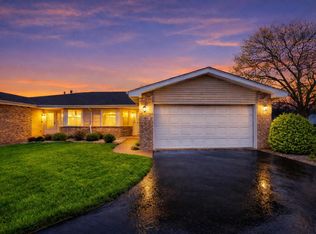 411 Pine Ridge Cir, Lowell, IN 46356