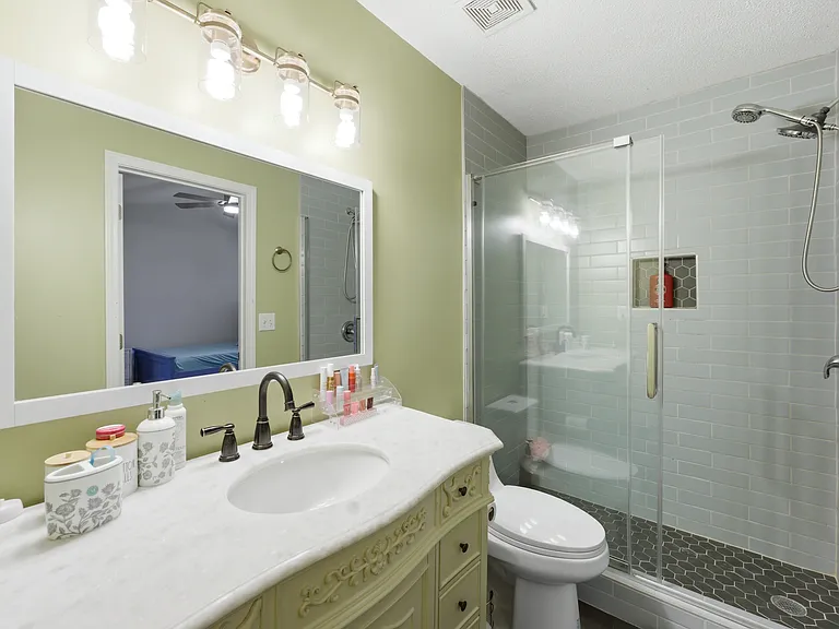 Whitestone Pl — Photo 7