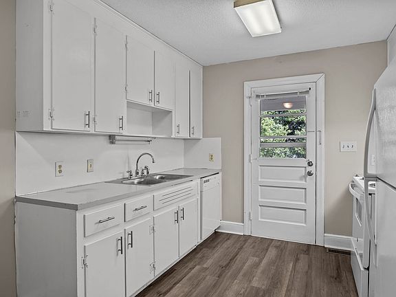 4th image of 204 W McNeill St