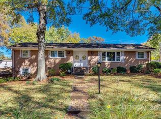 9504 Fairlane Dr, Charlotte, NC 28214