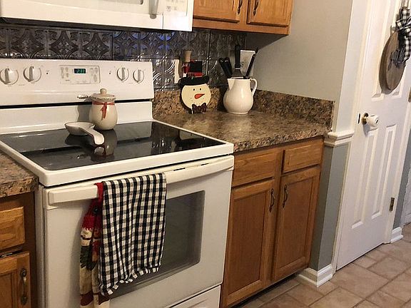 2nd image of 101 Woodbreeze Ln