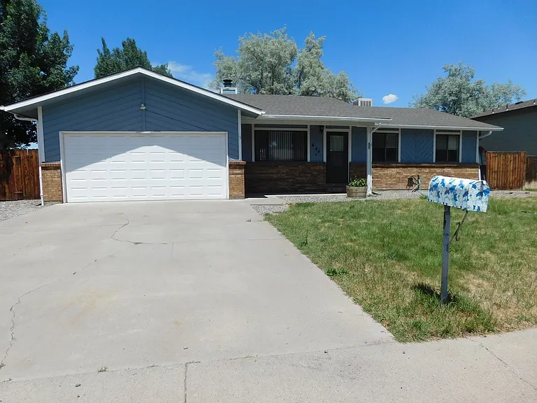 644 Starlight Dr — Photo 2