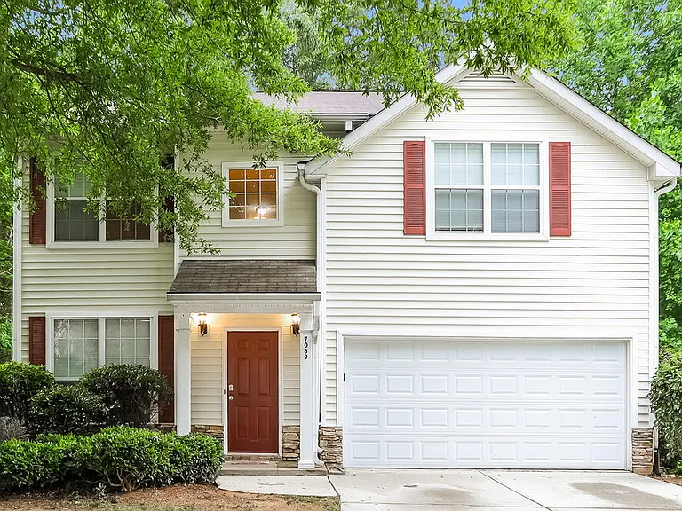 7069 Silver Bend Overlook — Photo 1