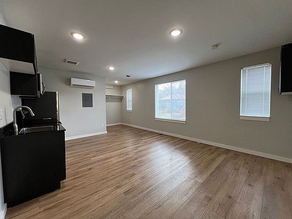 3rd image of 729 W Center St #209