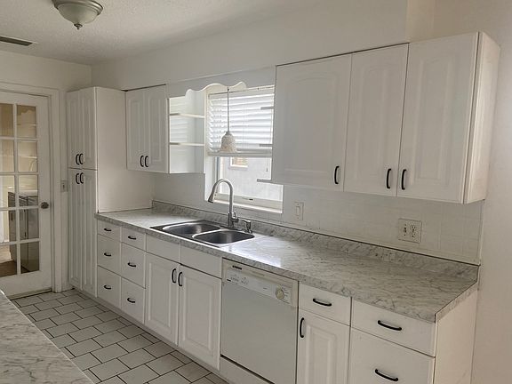 4th image of 390 Newfound Harbor Dr