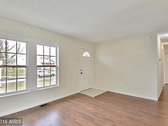 2nd image of 10507 Broadleaf Dr