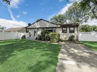 64 John Dr, Farmingville, NY 11738