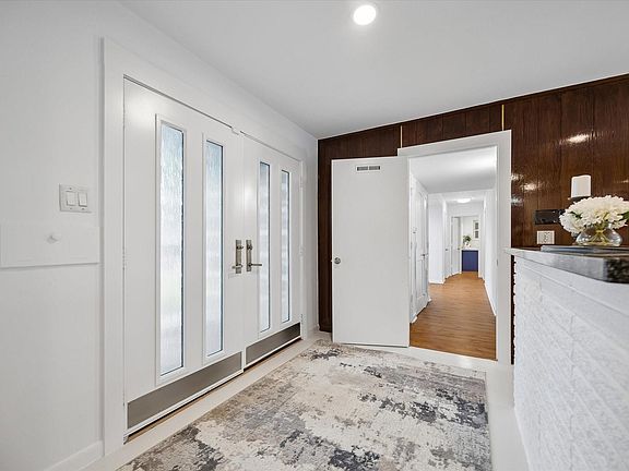 4th image of 7102 Walkway St